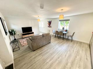 Stunning Ground Floor Apartment! - 6