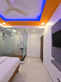 Hotel Aaditya Inn - 8