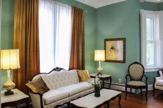 Newly Renovated Historic 6-Bedroom Manor, Where Timeless Elegance Meets Modern Luxury - Onancock - 4
