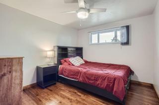 Vaulted Ceilings, Natural Light Apt near Olde Town - 5