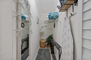 Family-Friendly Paradise near the Beach & Downtown - Cloud Lake - 2