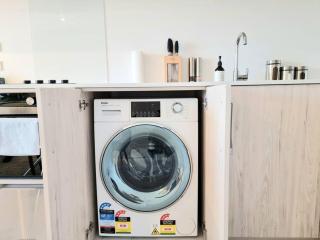 Sunny CBD Studio on Wilmer - Christchurch - 6