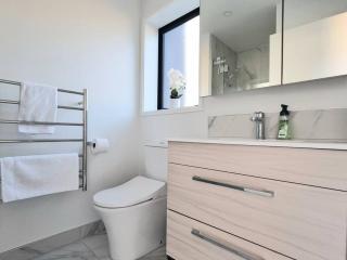 Sunny CBD Studio on Wilmer - Christchurch - 2