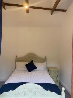 2 bed cozy cottage - 2