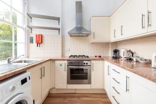 Central Flat-2Bed-Free Parking-By FabAccommodation - 1
