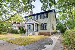 6 Mi to Naval Base Spacious Waukegan Home with Yard - 8