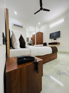 The UmRa Hotel - Gurgaon - 6
