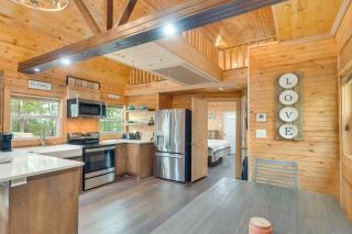 Cozy Hemphill Cabin w/ Lake Views & Deck! - 4