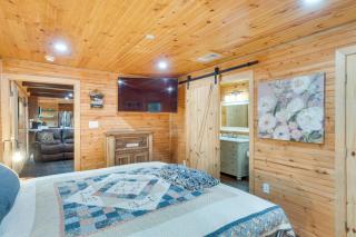 Cozy Hemphill Cabin w/ Lake Views & Deck! - 1