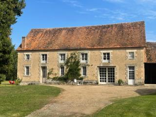 Pavilion in park of Château de La Motte-Feuilly - - 0