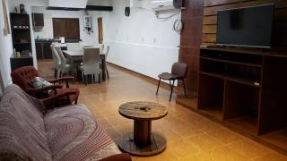 Casa con garaje sobre avenida - Santiago del Estero - 2