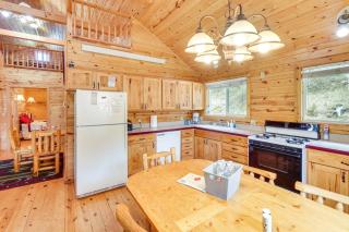 Wraparound Deck and Grill Deadwood Cabin - Deadwood - 8