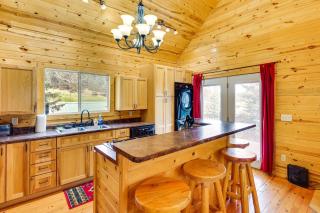 Hike, Unwind and Bring Your Pet Deadwood Cabin! - 4