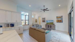 Inland home with pool and walk to Park/Museum/Library - 4