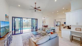 Inland home with pool and walk to Park/Museum/Library - 5
