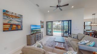 Inland home with pool and walk to Park/Museum/Library - 3