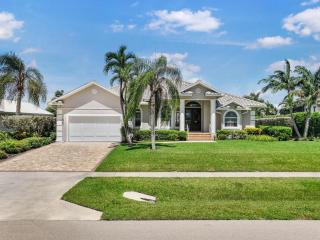 Waterfront pool home just steps to Tigertail Beach - 0