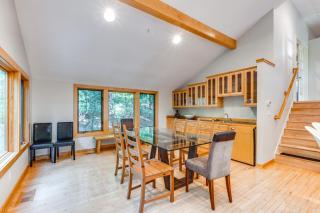 Serene Suttons Bay Home with Fire Pit and Wooded Yard - Suttons Bay - 8