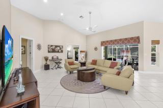 Home with heated pool and steps to beach/food/fun - 9