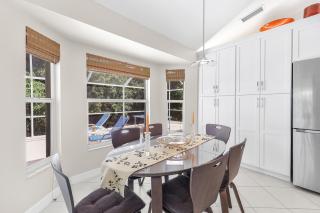 Home with heated pool and steps to beach/food/fun - 5