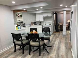 Luxury Fully Renovated Guest House - fully private - Mississauga - 8
