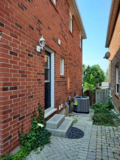 Luxury Fully Renovated Guest House - fully private - Mississauga - 4