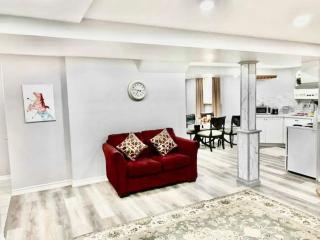 Luxury Fully Renovated Guest House - fully private - Mississauga - 3