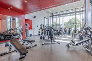 Spacious 3BD with Pool I Near Hotspots I Sleeps 12 - Houston - 8
