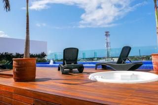 Luxe Top-Floor Incredible Roof Pool at Complex - 3