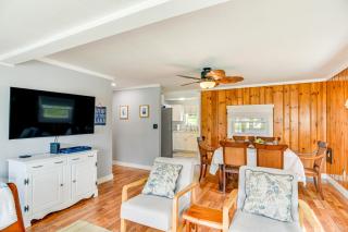 Updated Lakeville Cottage with Access to Long Pond - - 4
