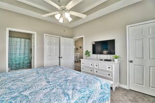 Relaxing 2BR Unit with Pool View! BF 1081 - 6