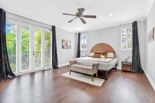 3-story 4 Bedroom Home with Pool Table, 6 minutes to the Ocean - Fort Lauderdale - 1