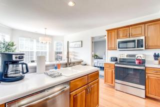 Game Room Fenced backyard Sleeps 10 Fire Pit - 1