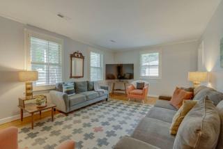 Figuers Bungalow 2 bd 1 bath central location - 8