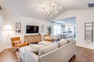 Walnut St, Charming, 3bed, 2bath - 6