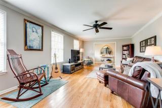 Birdsong Retreat Hot Tub Grill Fire Pit - 2