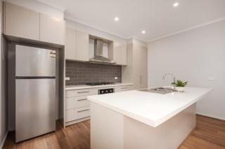 Charming Modern Mountain View Townhouse - Boronia - 9