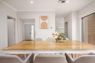 Charming Modern Mountain View Townhouse - Boronia - 3