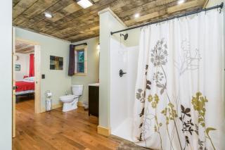 Foothills Family Retreat - 7 Bedrooms, Hot Tub - Cleveland - 7