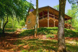 Foothills Family Retreat - 7 Bedrooms, Hot Tub - Cleveland - 0