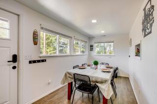 Rockaway Beach House - Walk to Ocean! - 2