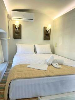 Calliste Nest In Kasonia, Pothia Harbour - Kalymnos - 2