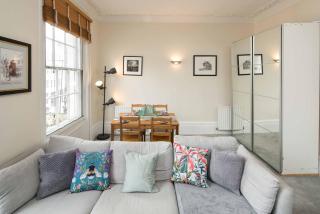 High-ceiling Gorgerous Victorian flat with private garden - 3 mins to Hyde Park, Kensington Palace, 8 mins NottingHill, High Street Kensington station - 8