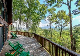 Experience serene mountain views at Hazey View - 0