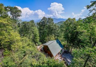 Experience serene mountain views at Hazey View - 4