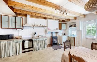 Nice Home In Terres-De-Haute-Charen - Suris - 6
