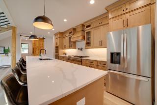 Kouts Home High-End Retreat in Secluded Setting - 2