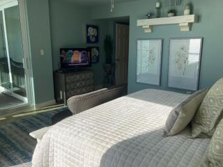 2094 - Beachfront Vacation Condo Free Beach Setup - 3