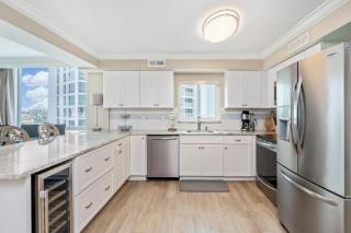 2071 Shoreline Towers Beachfront Condo Free Beach Setup - 6