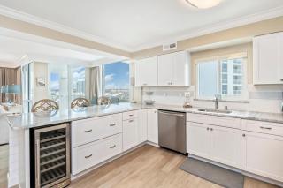 2071 Shoreline Towers Beachfront Condo Free Beach Setup - 5